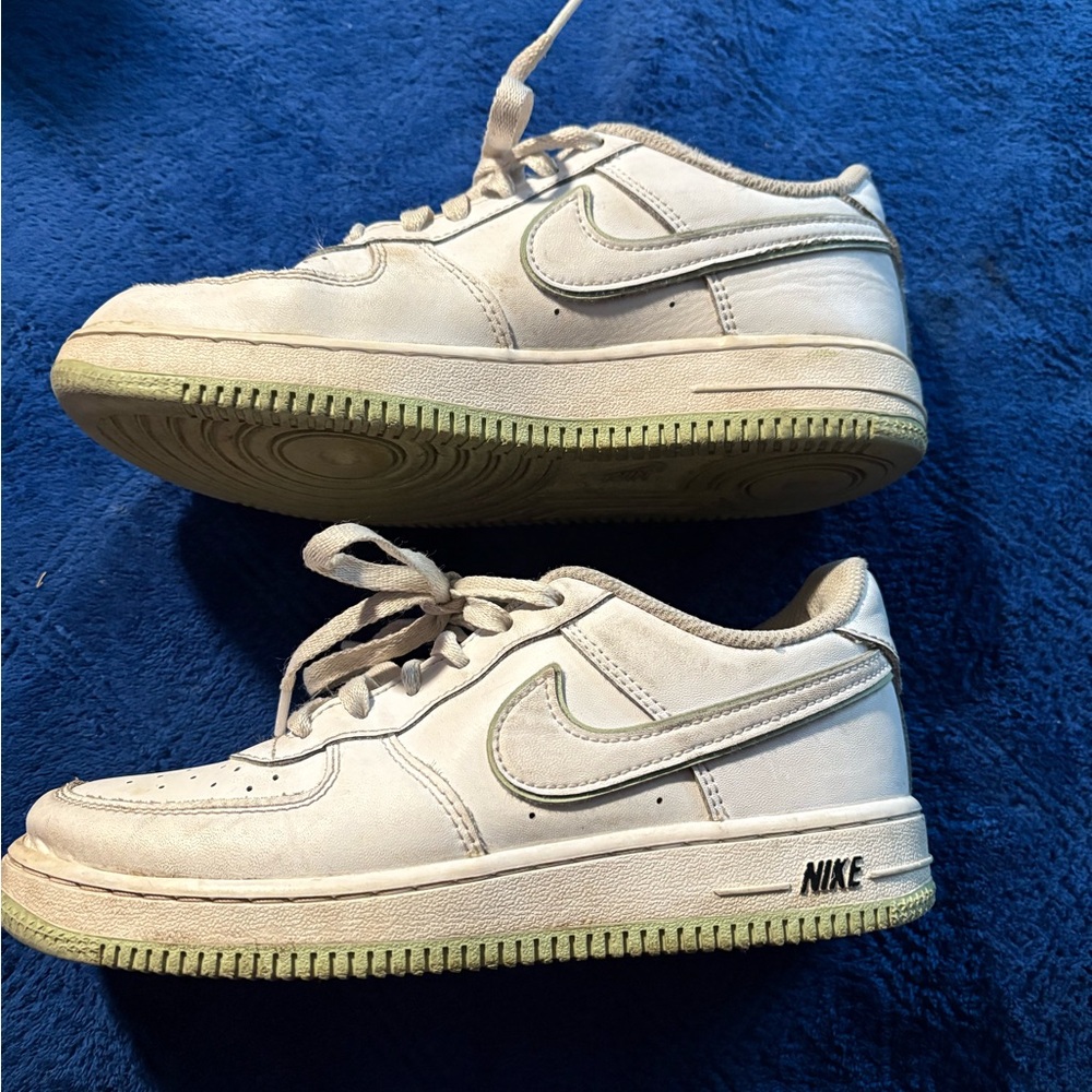 Nike Force 1 White Sneakers